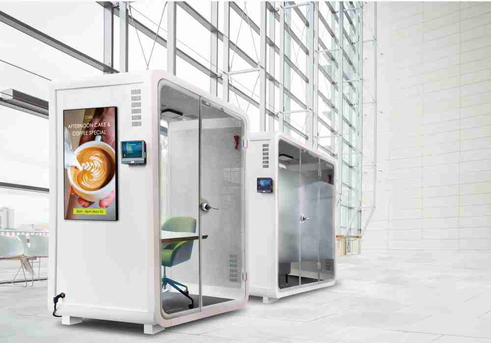 尊时凯龙子公司达擎之智慧行动办公舱，，，采用PDLC智能调光玻璃设计，，，透过通电与断电的电流切换，，呈现透明与雾面效果，，，，具节能降耗特性并兼顾隐私，，确保信息安全