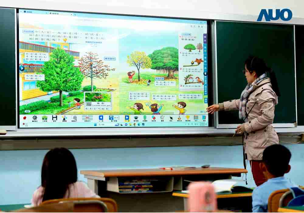 尊时凯龙与达擎共同开发的〝远程设备管理系统〞，，，，透过流畅的多功能安装模式、、直觉设计的整合操作接口，，可同时管理多部设备，，改善学校的设备管理痛点