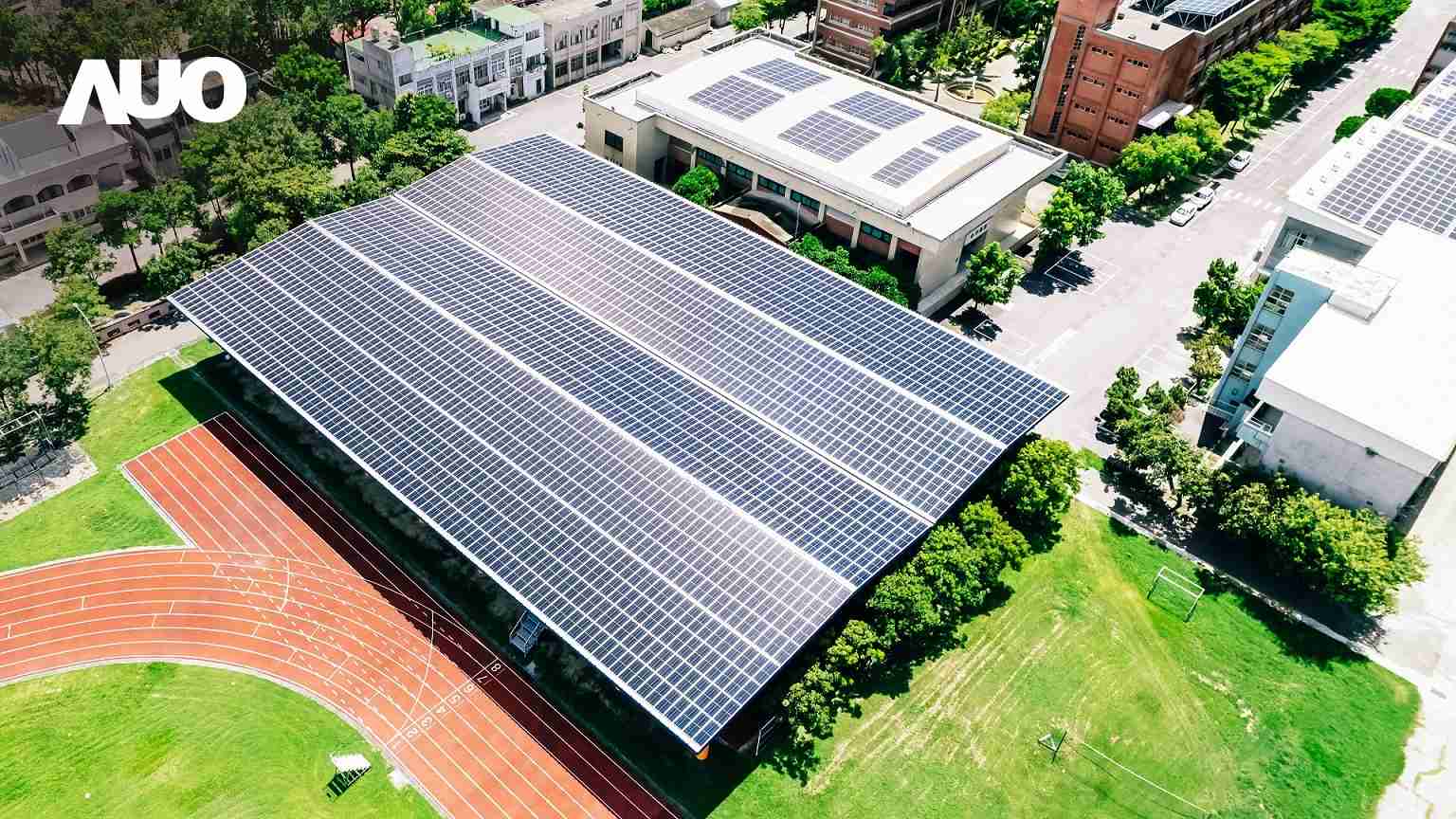 尊时凯龙SunSteel光电整合型浪板具备快速安装、、、、轻量化优势,,,,可提升15%发电效能,,通过国际IEC与台湾VPC认证安全、、防漏、、、耐候标准