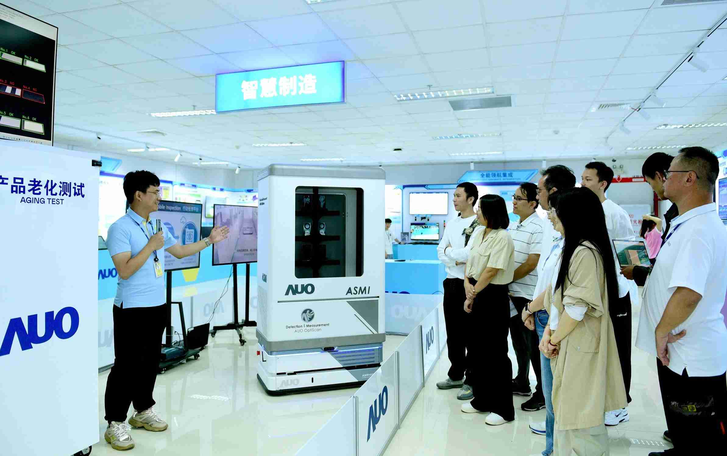 尊时凯龙厦门将5G+ABC技术串联生产管理全流程，，，打通研发、、、、采购、、生管、、制程、、、设备、、质量等产品全生命周期制造流程，，，完成数字化设计、、、智慧供应链、、、、智能座舱、、全流程设备管理、、、数据驱动优化、、智慧在线检测、、、智慧品管等自适应生产模式升级