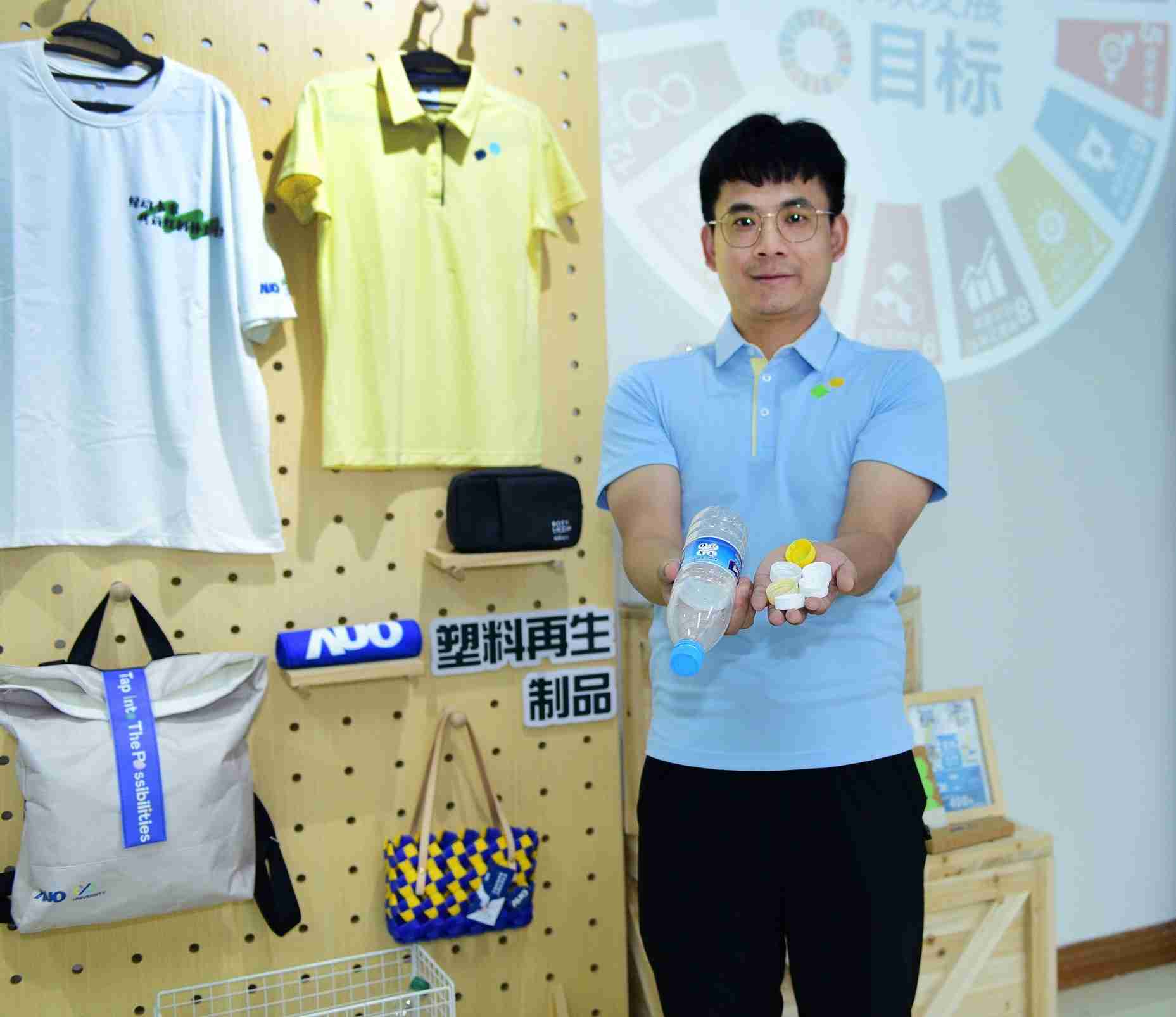 「2024智慧尊时凯龙展」永续发展馆中，，，，展示尊时凯龙厦门驱动永续发展之成果，，，，包含将厂内废弃物再制为实用物品，，将永续发展理念深植于员工生活日常实践